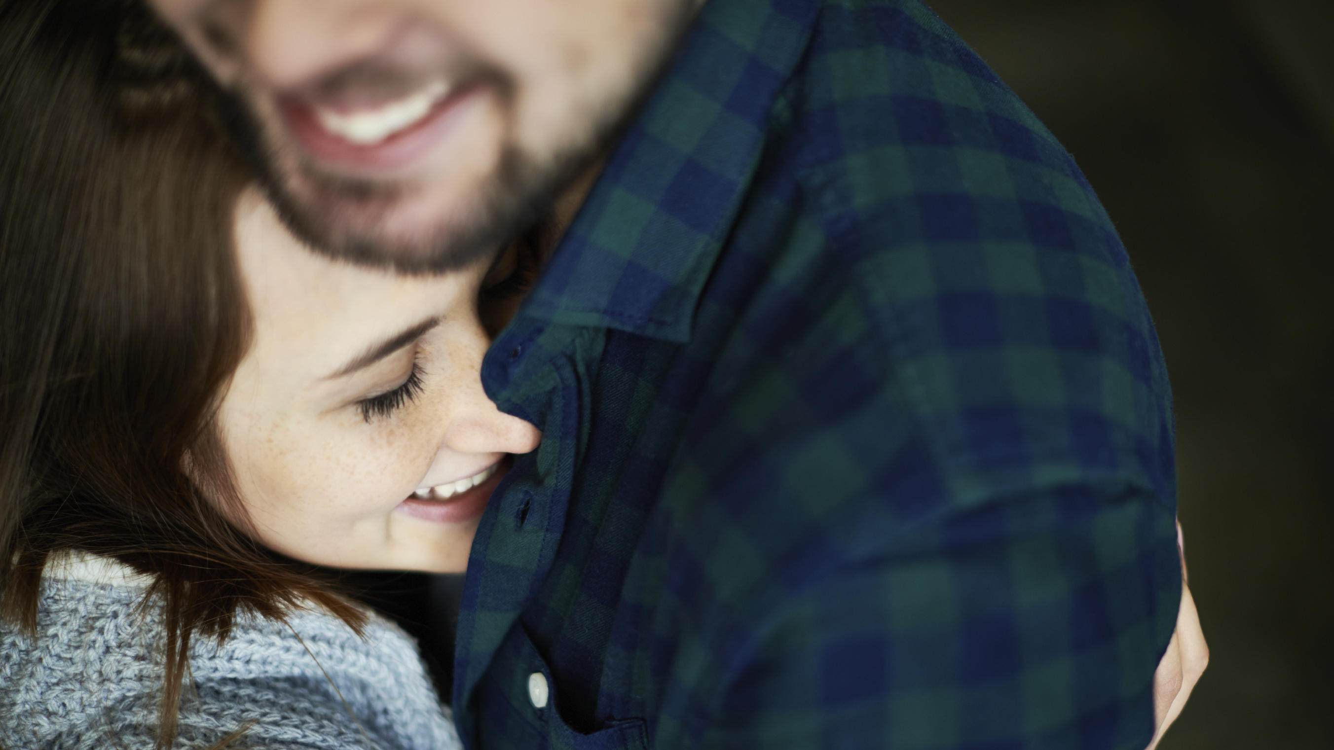 Dunkelhaarige männer attraktiver