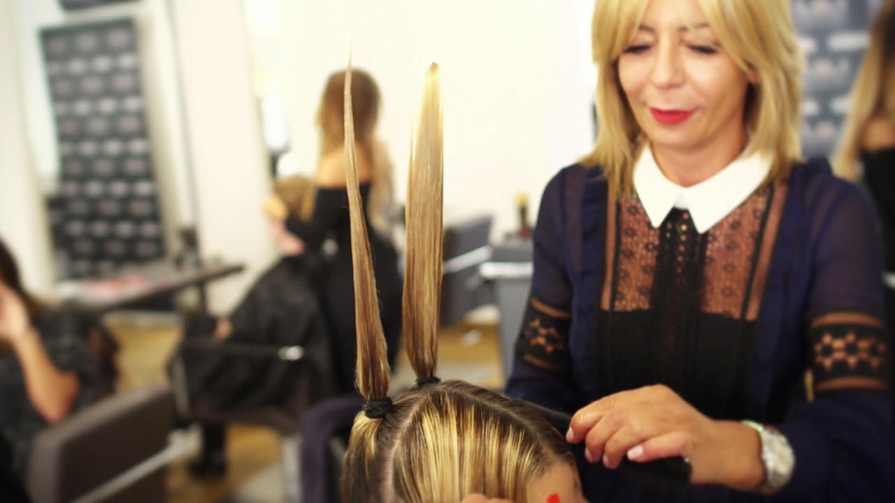 Selber Haare Schneiden Mit Dem Zopf Schnitt Gelingt Die Stufenfrisur