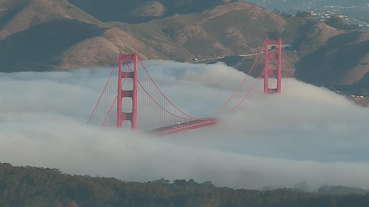 San Francisco Die Golden Gate Bridge Verschwindet Im Nebel