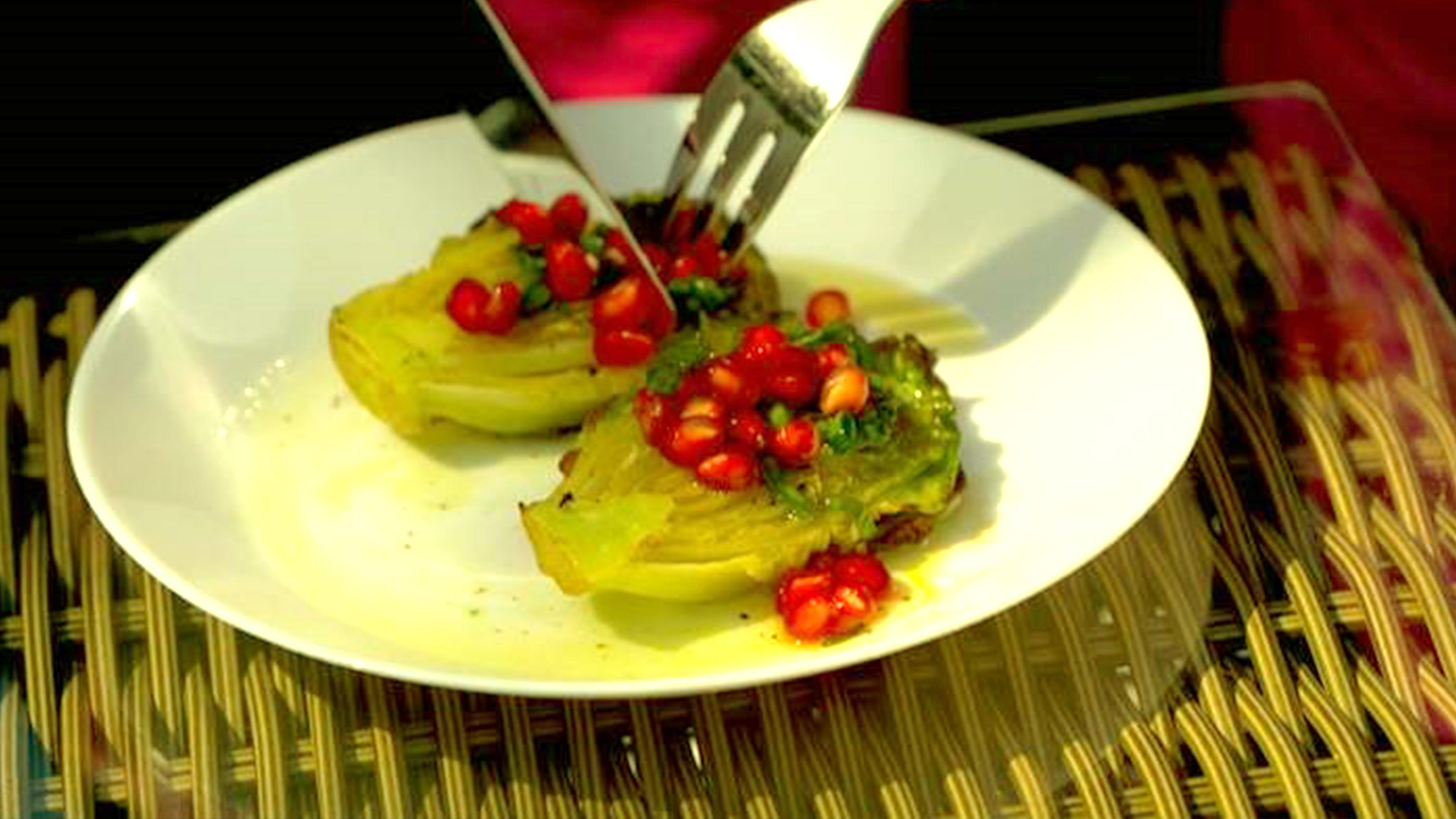 Salatherzen mit Granatapfel-Dressing
