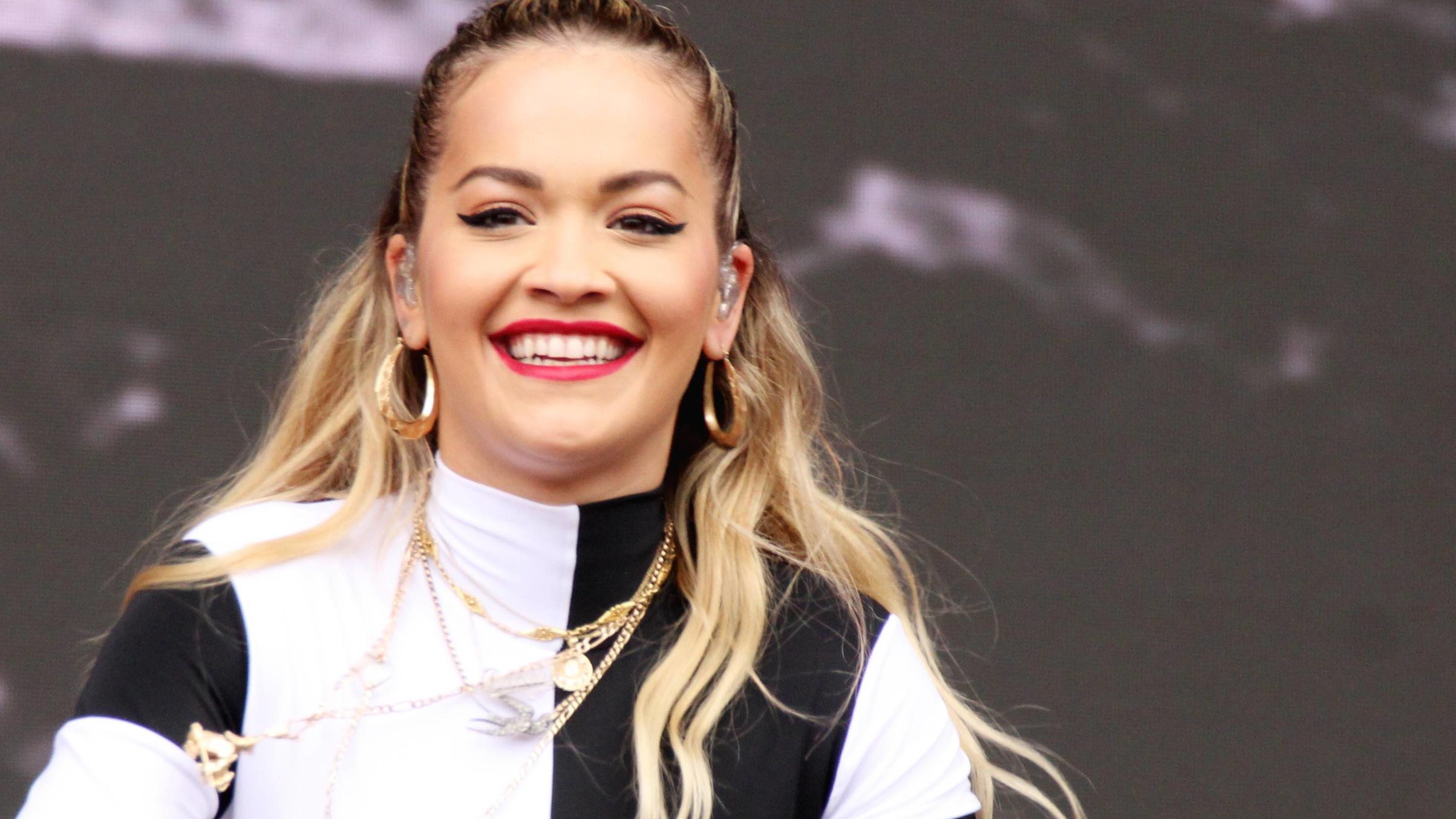 Rita Ora freut sich über Naomis Nachwuchs.