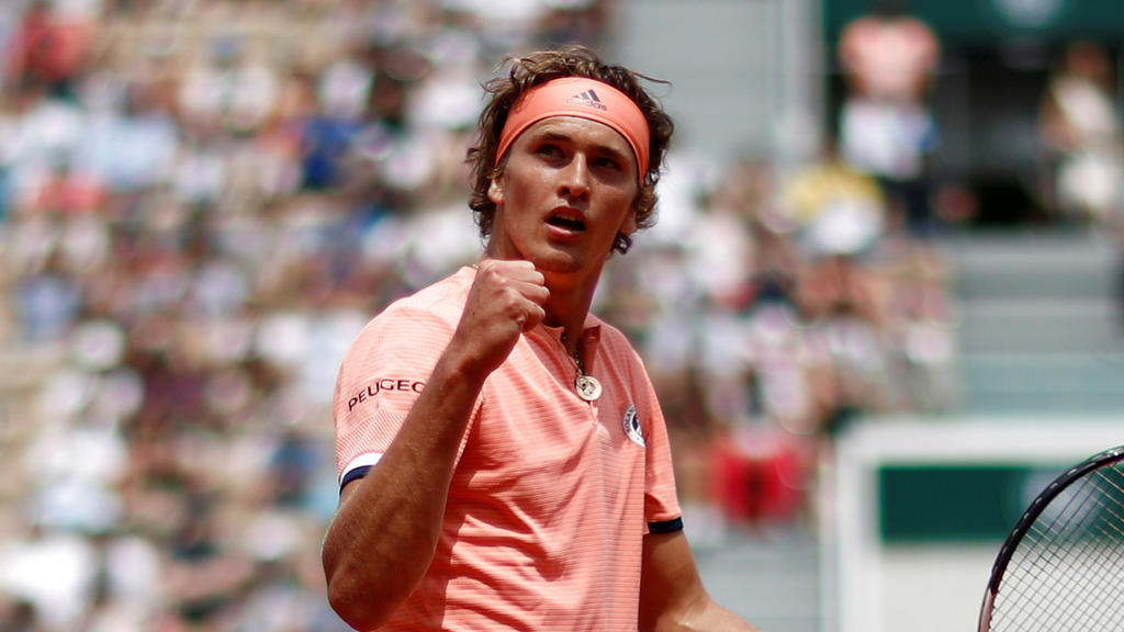 Tennis - French Open - Roland Garros, Paris, France - June 3, 2018   Germany's Alexander Zverev reacts during his fourth round match against Russia's Karen Khachanov   REUTERS/Gonzalo Fuentes
