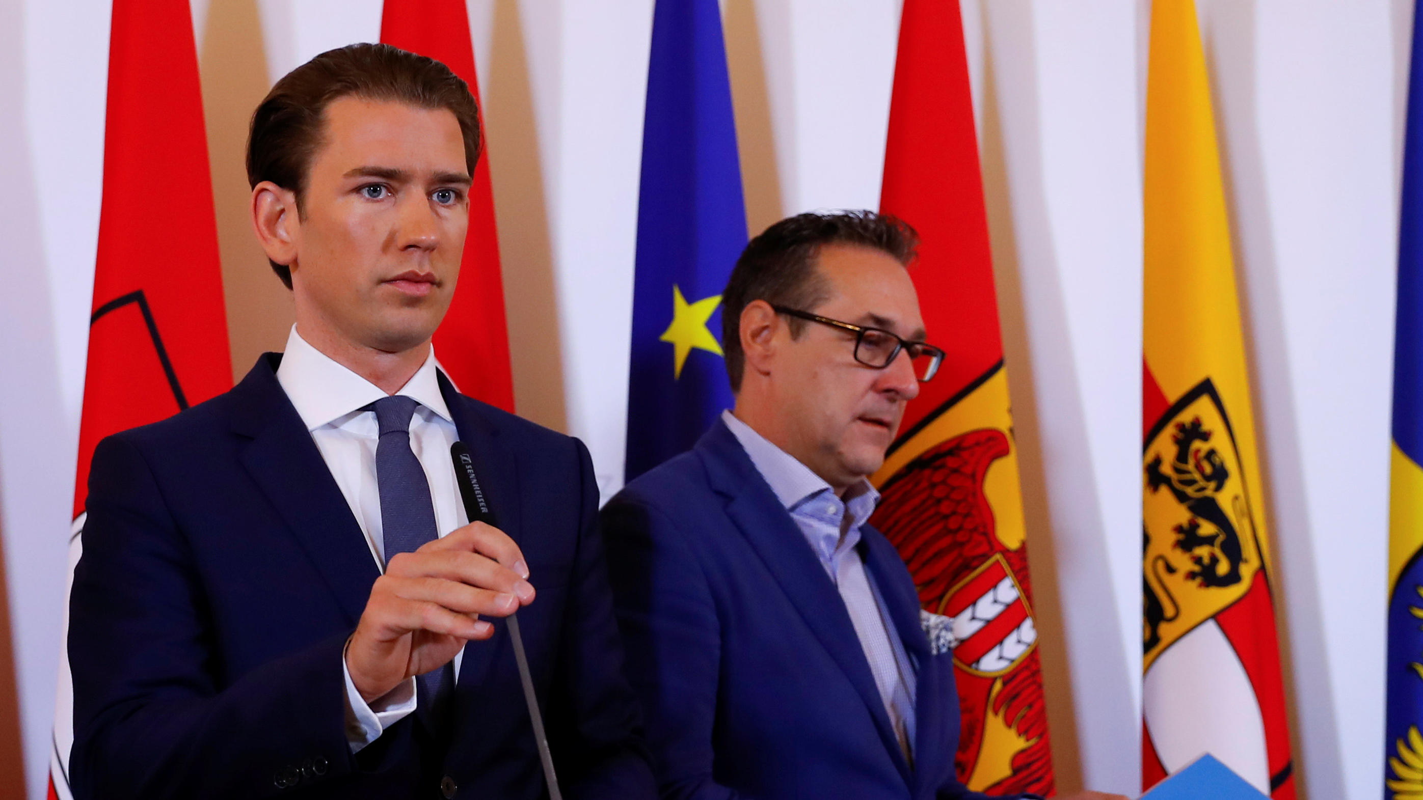 Österreichs Kanzler Kurz und Vizekanzler Strache bei der Pressekonferenz zum Thema in Wien