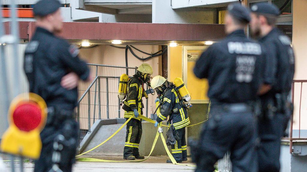 Koeln Polizei, SEK, Einsatz, Terror, Verdacht Toxische Substanzen, Mann in Chorweiler festgenommen, Generalbundesanwalt ermittelt, Polizeieinsatz bei 29-jaehrigem Tunesier, Polizei, Feuerwehr Koeln und Feuerwehr Essen, SEK, Analytische Task Force war