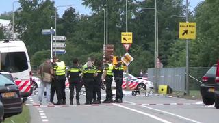 Polizei und Sanitäter in Landgraaf (Niederlande) nachdem auf dem Pinkpop-Festival ein Mensch von einem Lieferwagen getötet wurde.