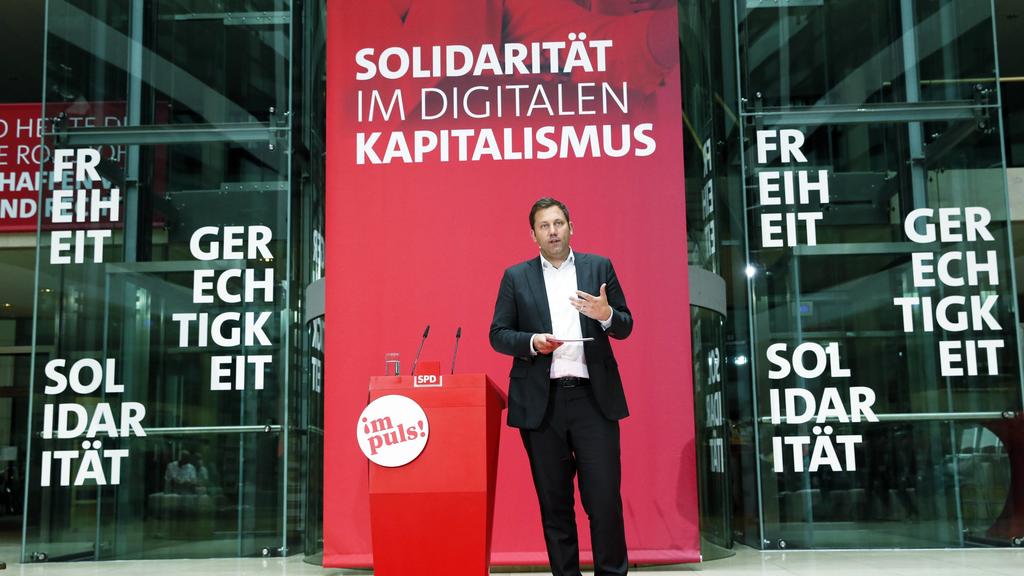 SPD Generalsekretaer Lars Klingbeil waehrend der Impulsveranstaltung Solidaritaet im Digitalen Kapitalismus im Willy-Brandt-Haus in Berlin am 13. Juni 2018. SPD Impuls Veranstaltung Digitaler Kapitalismus *** SPD General Secretary Lars Klingbeil at t
