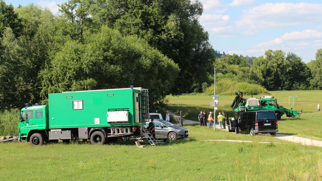 20.06.2018, Bayer,Lauf ab der Pegnitz: Bereitschaftspolizei aus Nürnberg sucht die Pegnitzwiese nach der vermissten Tramper ab. Foto: Markus Roider/Reporter 24/dpa +++ dpa-Bildfunk +++