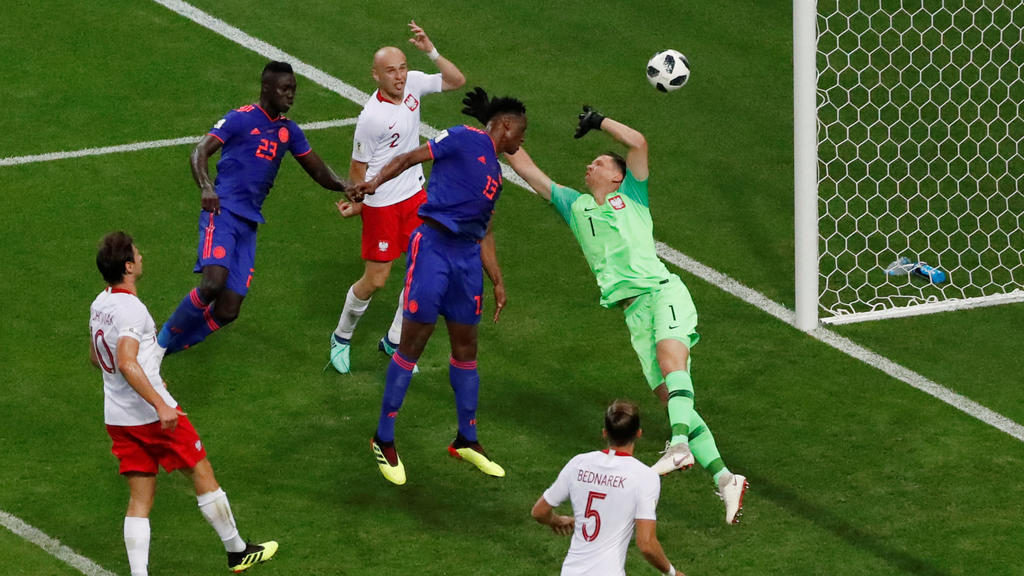 Soccer Football - World Cup - Group H - Poland vs Colombia - Kazan Arena, Kazan, Russia - June 24, 2018 Colombia's Yerry Mina scores their first goal REUTERS/Jorge Silva