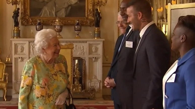 Royale Freude bei der Queen über David Beckham.