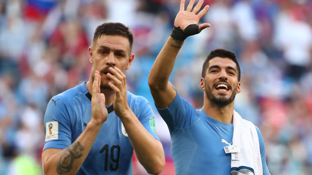 Soccer Football - World Cup - Group A - Uruguay vs Russia - Samara Arena, Samara, Russia - June 25, 2018 Uruguay's Sebastian Coates and Luis Suarez celebrate after the match REUTERS/Michael Dalder
