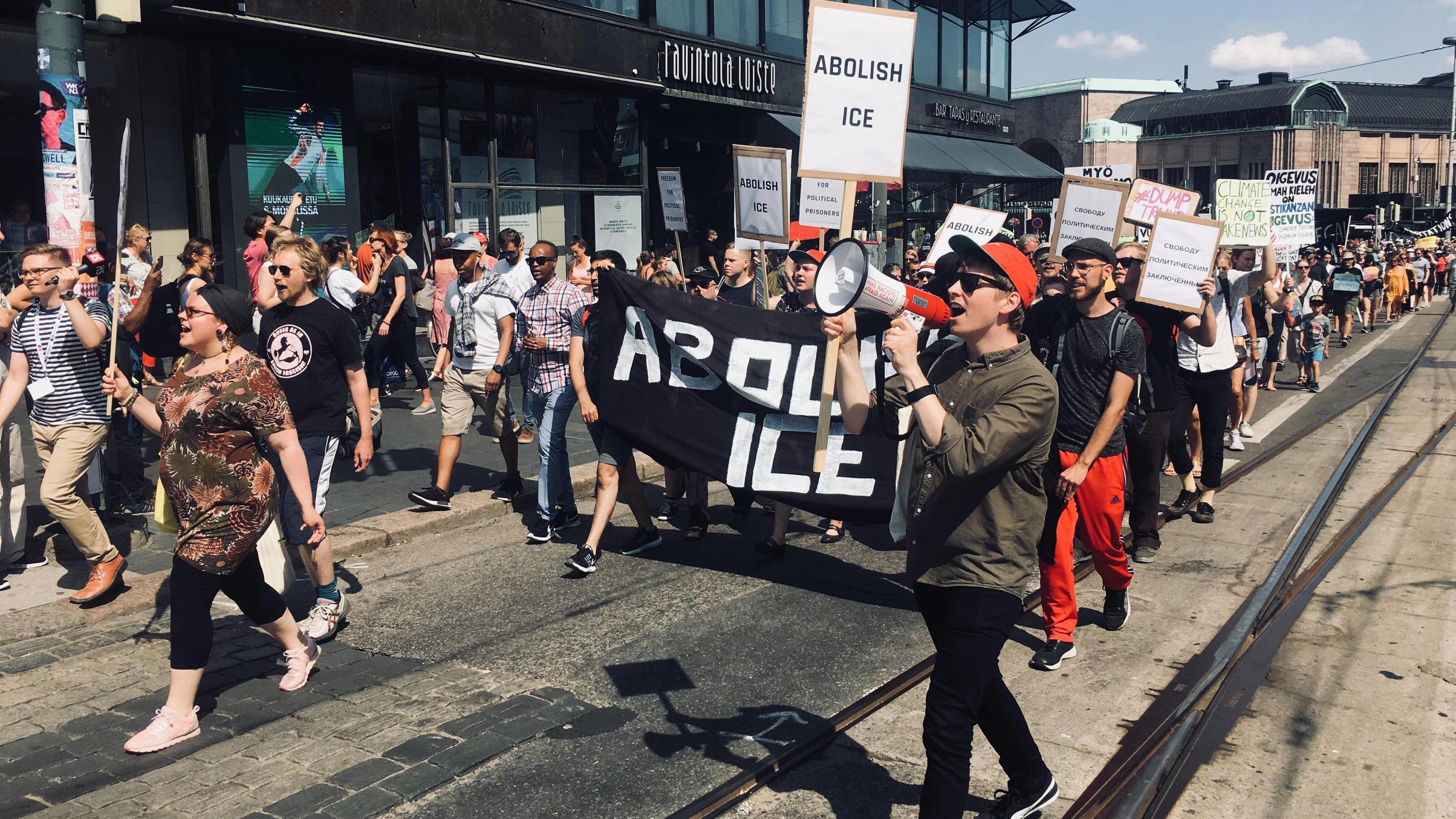 Proteste in Helsinki vor Treffen von Putin und Trump