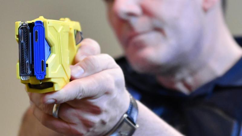 NRW-Polizei soll ab Oktober Elektroschock-Pistolen testen