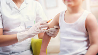 Viele Ärzte sprechen sich für eine Impfpflicht an Kitas und Schulen aus.