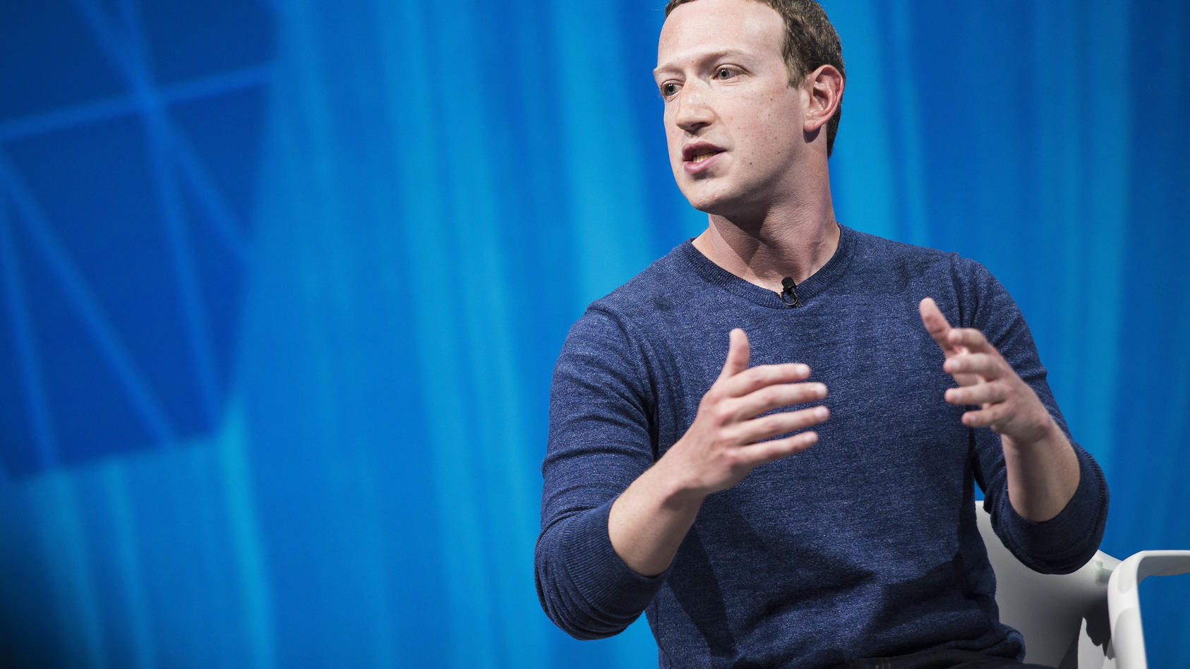 "Aber am Ende glaube ich nicht, dass unsere Plattform das herunternehmen sollte, weil ich denke, dass es Dinge gibt, bei denen verschiedene Menschen falsch liegen. Ich denke nicht, dass sie absichtlich falsch liegen",  findet Mark Zuckerberg.