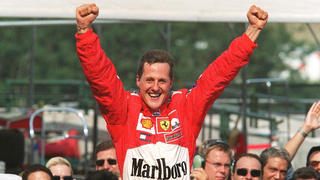 Versand: Formel 1 - Michael Schumachers KarriereBUDAPEST, HUNGARY - AUGUST 19:  GP VON UNGARN 2001, Budapest; MICHAEL SCHUMACHER WELTMEISTER 2001; SIEGEREHRUNG: SIEGER Michael SCHUMACHER/GER - FERRARI  (Photo by Andreas Rentz/Bongarts/Getty Images)