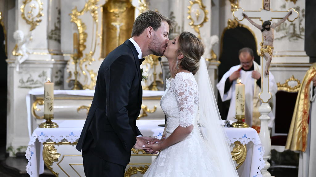 "Bauer sucht Frau": Der Hochzeitskuss! Anna und Gerald, das Traumpaar der 13. Staffel, hat sich in der Wallfahrtkirche in Zamarte (Polen) das Ja-Wort gegeben.