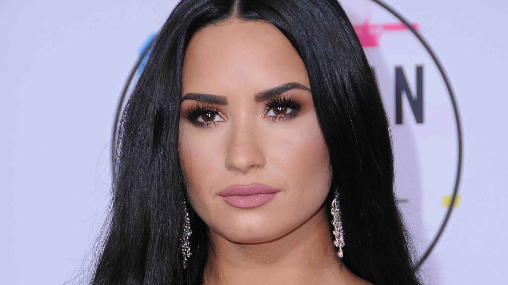 Sängerin Demi Lovato hat ein geliebtes Familienmitglied verloren.