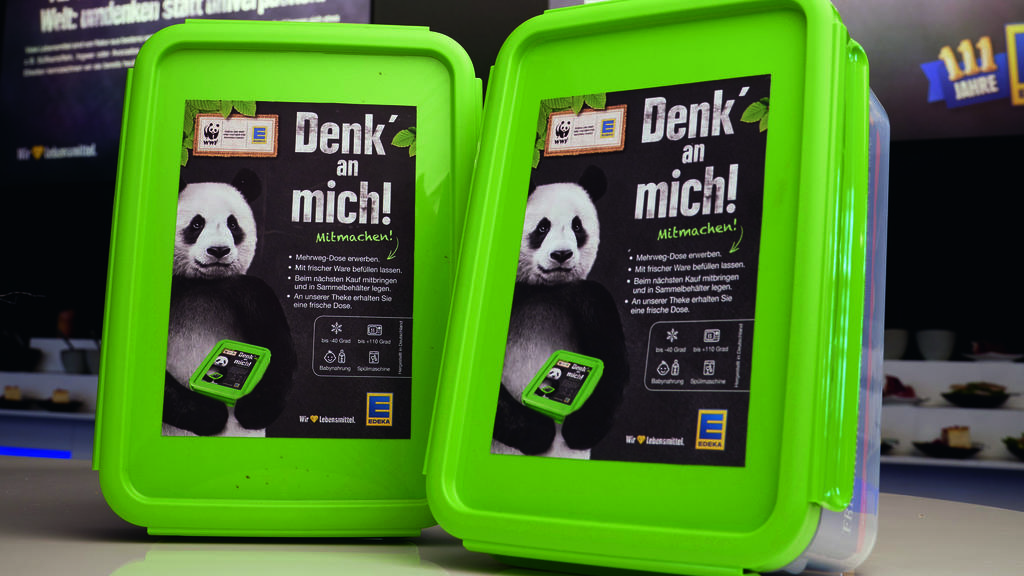 Wiederverwendbare Plastikdosen, die von Edeka an der Frischetheke für Wurst und Käse getestet werden.