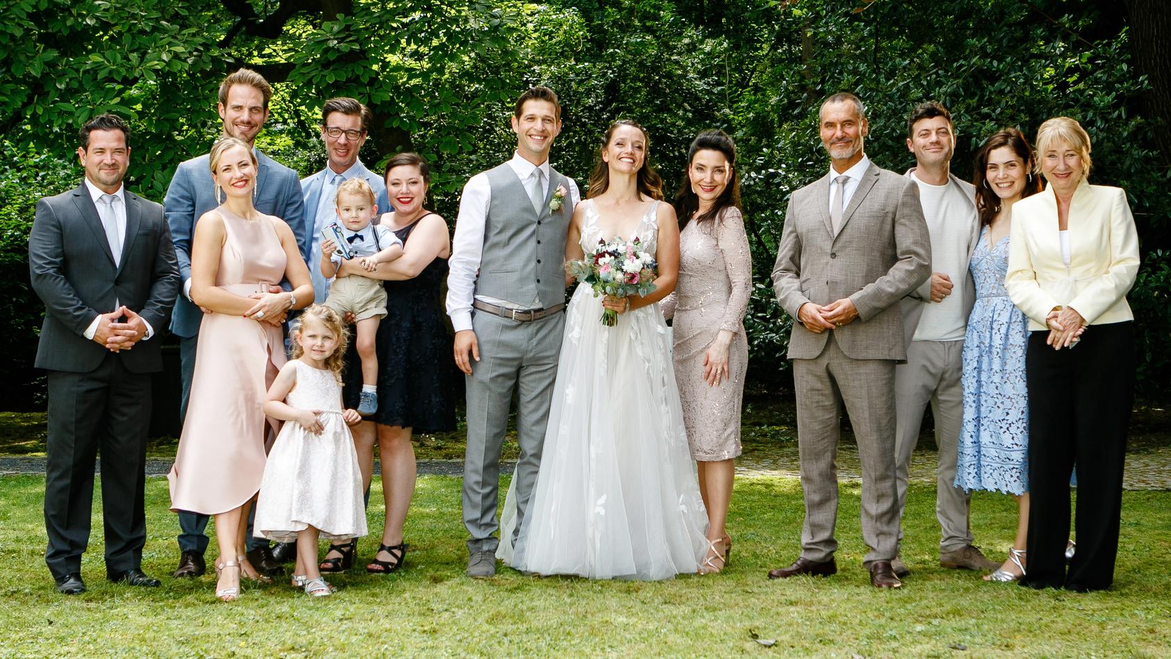 Bei der Hochzeit von Jenny und Deniz ist die ganze Familie dabei.