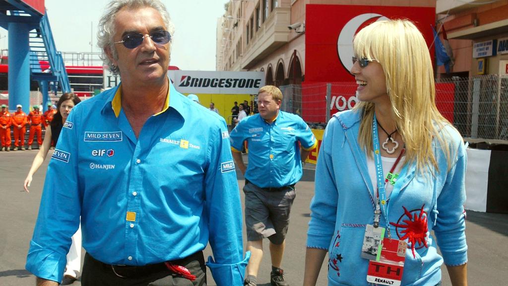 Heidi Klum und Formel 1-Chef Flavio Briatore im blauen Partnerlook beim Grand Prix von Monaco, am 1. Juni 2003.