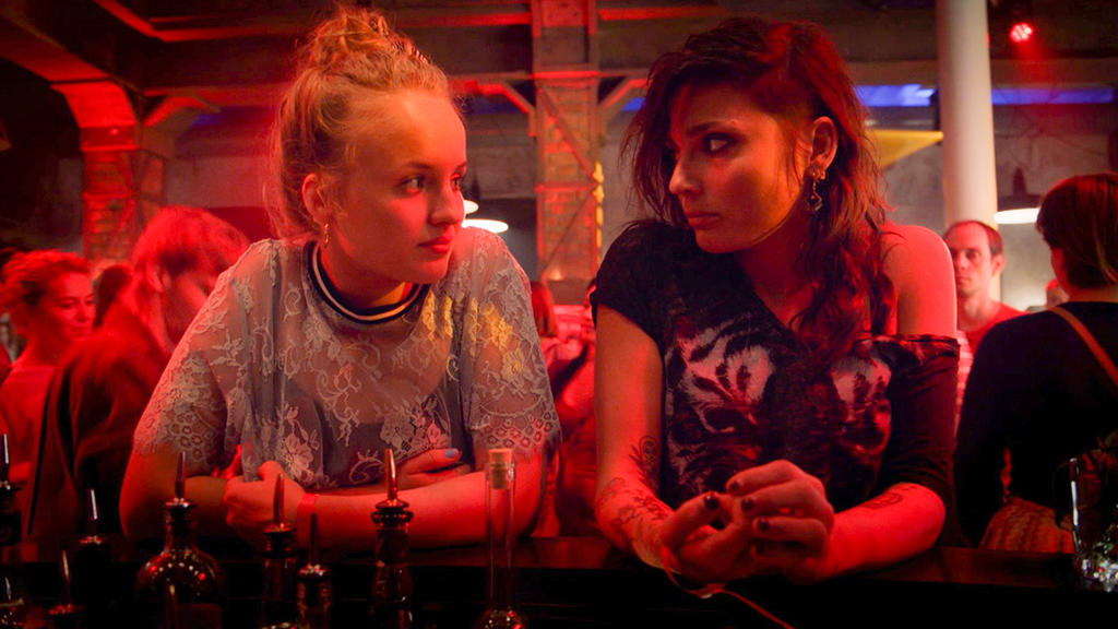 GZSZ: Jule und Anni im Club