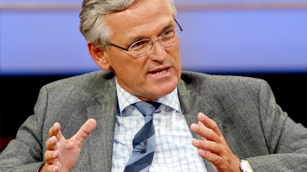 ARCHIV - 22.10.2014, Hamburg: ZDF-Chefredakteur Peter Frey spricht während einer Podiumsdiskussion. Die sächsische Polizei steht wegen ihres Vorgehens gegen Journalisten am Rande des Dresden-Besuchs von Bundeskanzlerin Merkel (CDU) in der Kritik. Nac