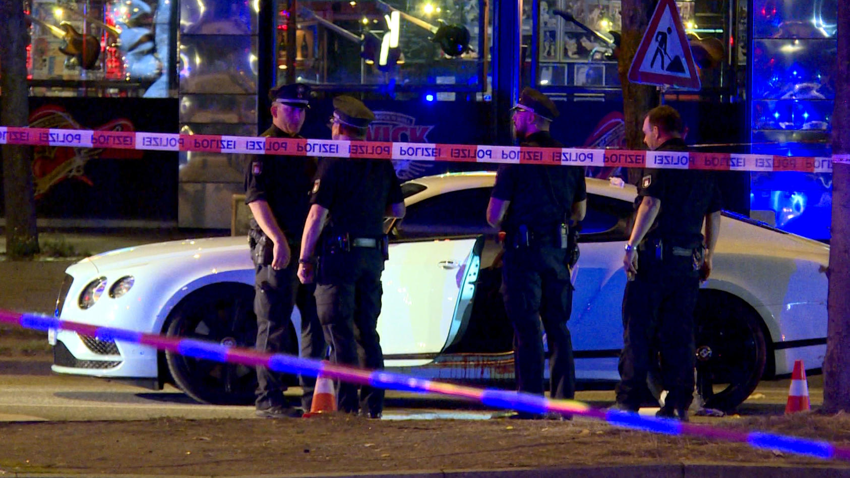 Der Fahrer wurde auf dem Millerntorplatz Ecke Reeperbahn angeschossen.