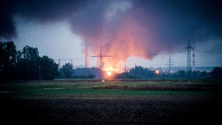 01.09.2018, Bayern, Vohburg an der Donau: Ein Brand ist auf einem Raffineriegelände von Bayernoil ausgebrochen. Foto: Sebastian Pieknik/News5/dpa +++ dpa-Bildfunk +++