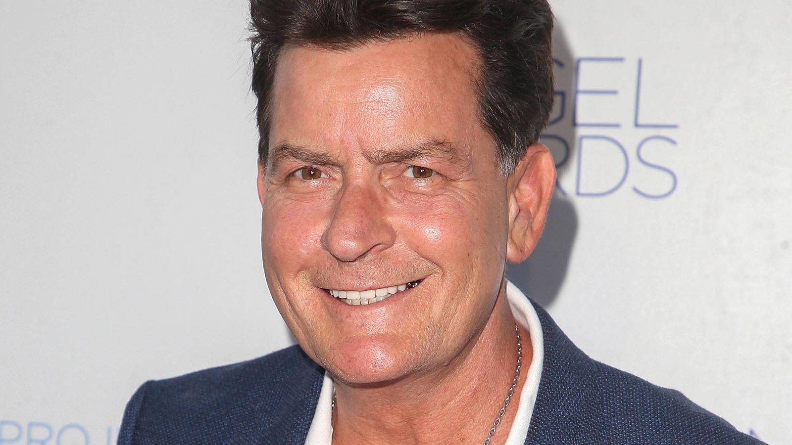 Charlie Sheen Zeigt Seine Neunjahrigen Zwillinge Bob Und Max