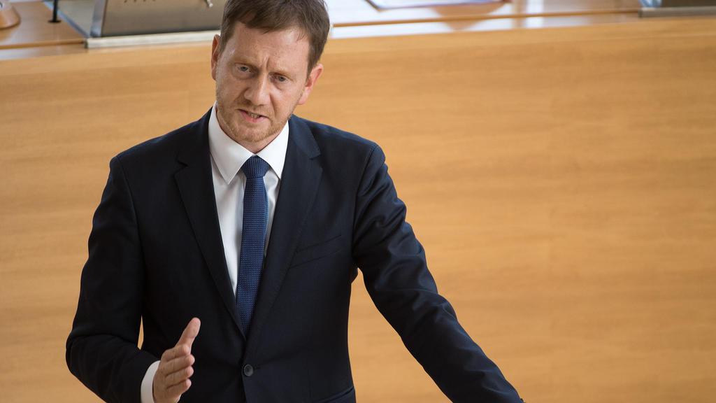 05.09.2018, Sachsen, Dresden: Michael Kretschmer (CDU), Ministerpräsident von Sachsen, gibt während der Sitzung des Sächsischen Landtags die Regierungserklärung zum Thema «Für eine demokratische Gesellschaft und einen starken Staat». Foto: Monika Sko