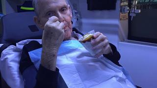 Krebspatient genießt seinen letzten Eisbecher