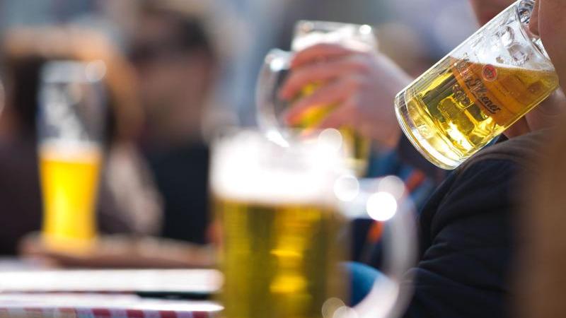 Laut einer WHO-Expertin trinken Deutsche, die über 15 Jahre alt sind, durchschnittlich 11 Liter reinen Alkohol pro Jahr. Foto: Frank Rumpenhorst