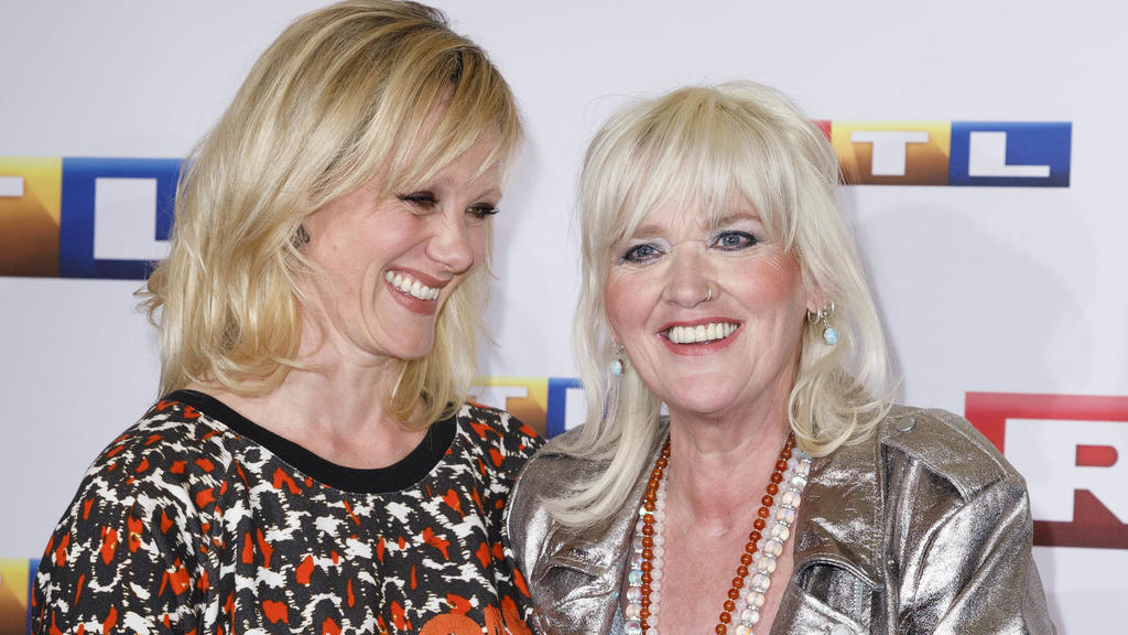 Anna Schudt und Gaby Köster bei der Premiere des RTL Fernsehfilms 'Ein Schnupfen hätte auch gereicht' in der Astor Film Lounge im Residenz Kino. Köln, 11.04.2017
