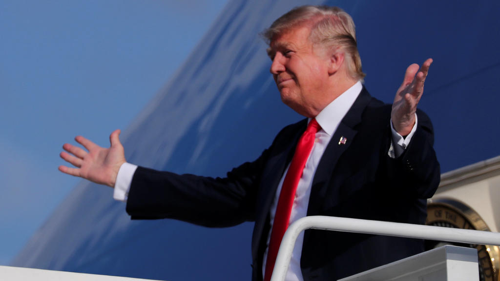 U.S. President Donald Trump arrives aboard Air Force One en route to a rally with supporters, at Tri-Cities Airport in Blountville, Tennessee, U.S. October 1, 2018. REUTERS/Jonathan Ernst