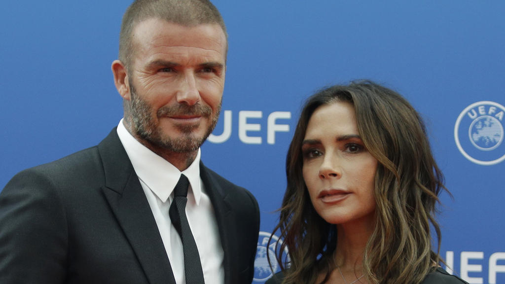 ARCHIV - 30.08.2018, Monaco: David Beckham und seine Frau Victoria Beckham kommen zur Auslosung der UEFA Champions League im Grimaldi Forum in Monaco. (zu dpa "Victoria Beckham: «David und ich ignorieren den Unsinn»" vom 04.09.2018) Foto: Claude Pari