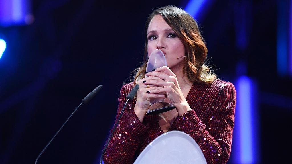 Carolin Kebekus erhält den "Comedypreis 2018" in der Kategorie "Bestes TV-Soloprogramm" für "Carolin Kebekus Live! AlphaPussy" (RTL).