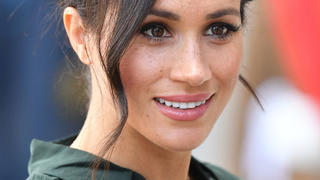 03.10.2018, Großbritannien, Chichester: Herzogin Meghan besucht mit ihrem Mann, Prinz Harry, anlässlich ihres ersten gemeinsamen offiziellen Besuchs in Sussex die University of Chichester. Foto: Dominic Lipinski/PA Wire/dpa +++ dpa-Bildfunk +++