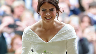 12.10.2018, Großbritannien, Windsor: Die Braut, Prinzessin Eugenie kommt zu ihrer Hochzeit mit Jack Brooksbank an der St.-Georges-Kapelle von Schloss Windsor an. Foto: Yui Mok/PA Wire/dpa +++ dpa-Bildfunk +++