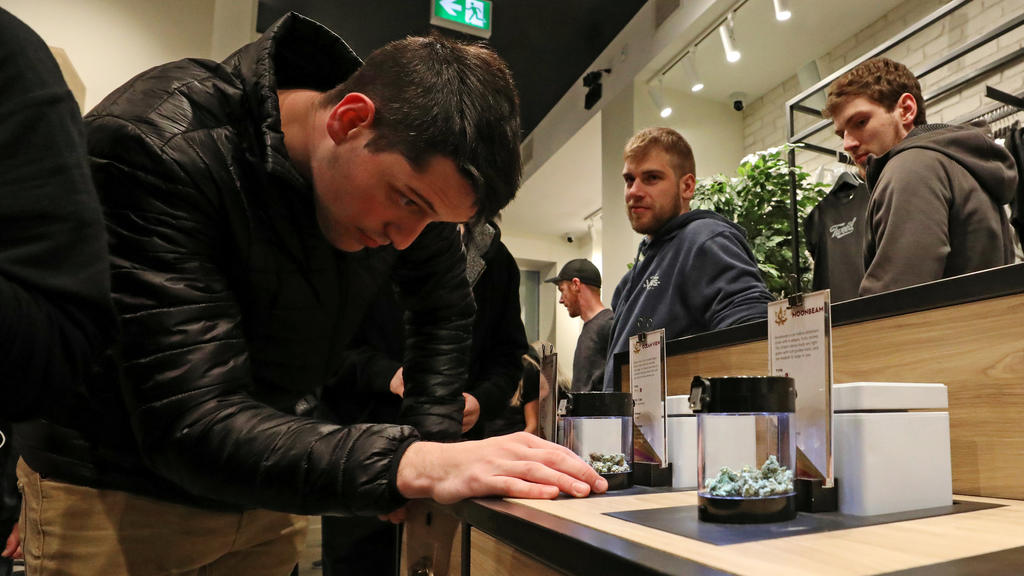 A customer looks at cannabis on display after legal recreational marijuana went on sale at a Tweed retail store in St John's, Newfoundland and Labrador, Canada October 17, 2018. REUTERS/Chris Wattie