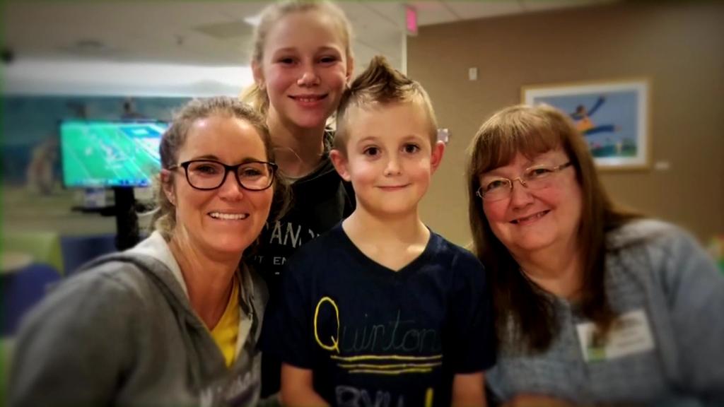 Quinton Hill hat Akute schlaffe Myelitis