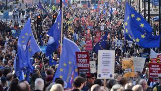 October 20, 2018 - London, London, UK - London, UK. Tens of thousands of people take part in the People s vote on Brexit. More than 100,000 people are expected to take to the streets of London to demand a second Brexit Referendum. London UK PUBLICATIONxINxGERxSUIxAUTxONLY - ZUMAl94_ 20181020_zaf_l94_010 Copyright: xRayxTangx  