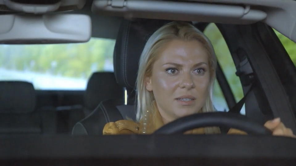 GZSZ: Sunny im Auto auf der Flucht