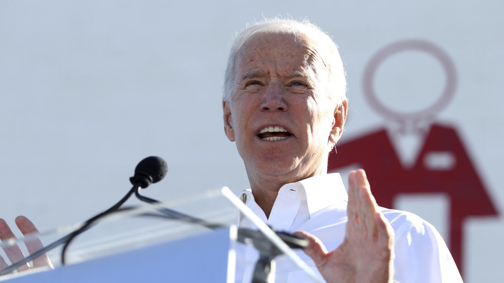 20.10.2018, USA, Las Vegas: Der ehemalige US-Vizepräsident Joe Biden spricht bei einer Kundgebung der Demokratischen Partei von Nevada und wirb für die Kandidatin Jacky Rosen. Zweieinhalb Wochen vor den Kongresswahlen haben die Republikaner um US-Prä