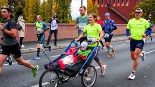 Marathon-Mama Kerstin Bertsch auf der Strecke in Frankfurt
