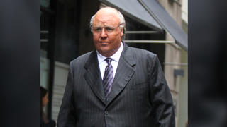 Russell Crowe als Roger Ailes am Filmset