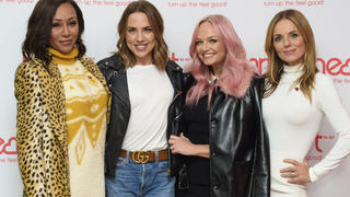 07.11.2018, Großbritannien, London: Die britische pop-Gruppe "Spice Girls" Melanie Brown (l-r), Melanie Chisholm, Emma Bunton und Geri Horner bei einem Fototermin während eines Live-Auftritts in einer Radiosendung im Global Radio am Leicester. Am 05.11.2018 hatte die britische Pop-Gruppe «Spice Girls» ihr Bühnen-Comeback angekündigt. Foto: Matt Crossick/PA/dpa +++ dpa-Bildfunk +++