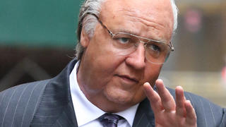 An unrecognizable Russell Crowe transforms into late Fox News Chief Roger Ailes as he wears a fat suit and prosthetics on face while filming the showtime TV series "The Loudest Voice in the room" in Manhattan's Midtown area.Pictured: Russell CroweRef: SPL5040277 061118 NON-EXCLUSIVEPicture by: SplashNews.comSplash News and PicturesLos Angeles: 310-821-2666New York: 212-619-2666London: 0207 644 7656Milan: 02 4399 8577photodesk@splashnews.comWorld Rights, 