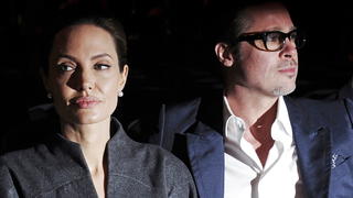 ARCHIV - 13.06.2014, Großbritannien, London: Das damalige US-Schauspielerpaar Angelina Jolie und Brad Pitt. Der Scheidungsstreit zwischen Jolie und Pitt geht offenbar weiter. (zu dpa "Scheidungsstreit zwischen Jolie und Pitt hält an" vom 07.08.2018) Foto: Facundo Arrizabalaga/EPA FILE/dpa +++ dpa-Bildfunk +++