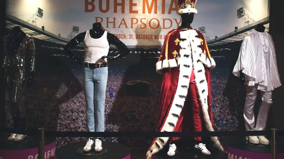 Vier "Bohemian Rhapsody"-Kostüme ersteigern.