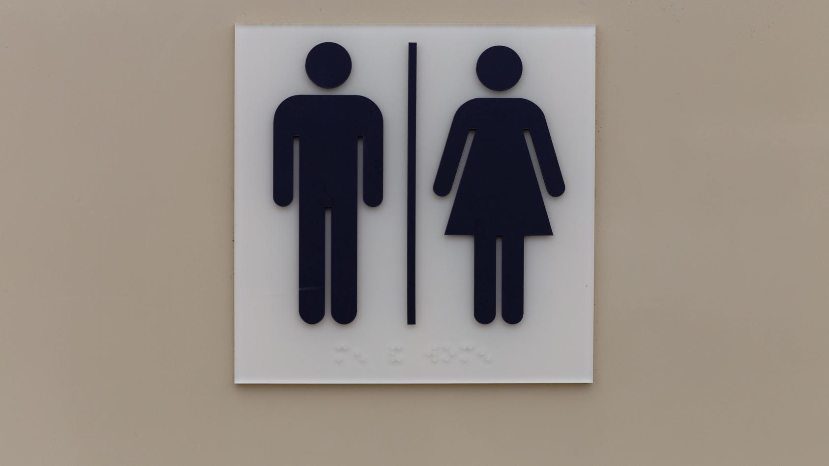 Sexueller Übergriff auf öffentlicher Toilette in Brandenburg